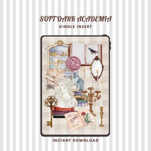 Może przedstawiać: Wkładka do czytnika Kindle z napisem SOFT DARK ACADEMIA KINDLE INSERT INSTANT DOWNLOAD. Projekt zawiera akwarelowe ilustracje regału z książkami, otwartej książki, motyla, kota, popiersia, kandelabru, lustra oraz zabytkowego klucza.