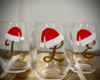 Personalized Christmas Wine Glass – Gold Initial Santa Hat, Holiday Gift