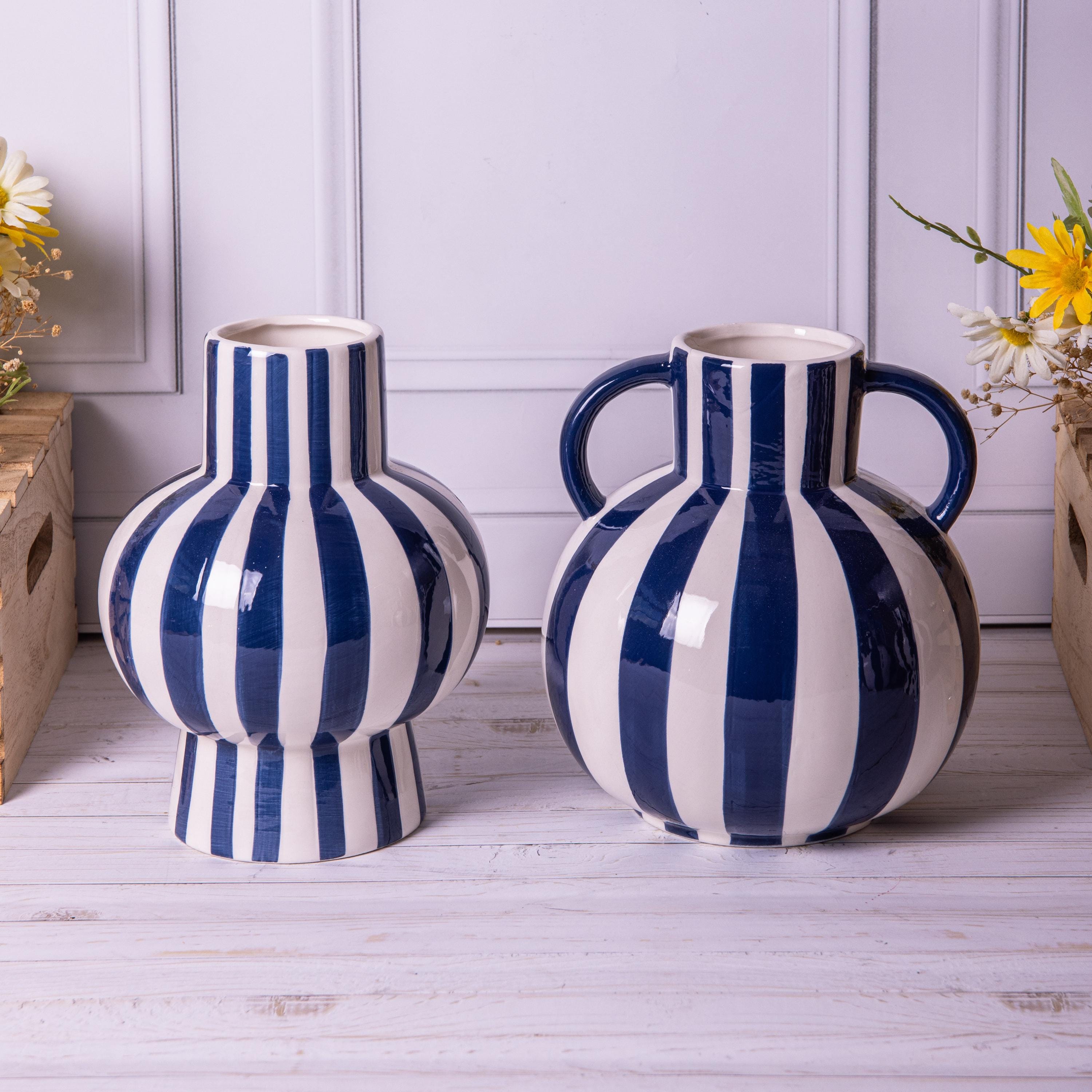 Vase blau weiß gestreift