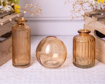 Set van 3 vintage amberkleurige glazen minivazen met kleine knopjes geribbelde bloemenhouders