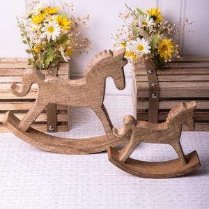 Petit cheval à bascule vintage en bois, décoration traditionnelle pour chambre d'enfant, cadeau