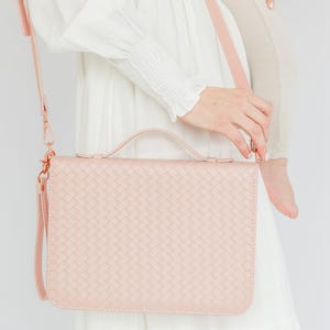 Funda para Biblia de cuero vegano tejido color rubor: Bolso bandolera para libros