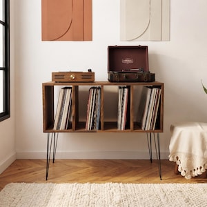 Soporte para tocadiscos de madera maciza con almacenamiento para vinilos, consola para tocadiscos de mediados de siglo, mueble para discos LP con patas de horquilla, muebles de audio personalizados.
