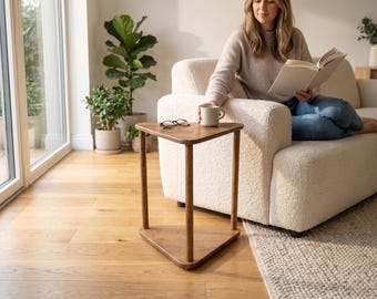 Triangular Solid Wood Side Table with Shelf, Modern Sofa End Table, Organic Shape Accent Table for Small Spaces