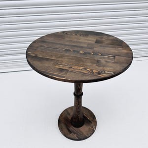 Kleine ronde eettafel, eiken keukentafel, handgemaakte houten tafel, Scandinavische eettafel, eettafel op voetstuk, Japandi-meubels afbeelding 7