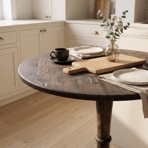 Kleine ronde eettafel, eiken keukentafel, handgemaakte houten tafel, Scandinavische eettafel, eettafel op voetstuk, Japandi-meubels afbeelding 6
