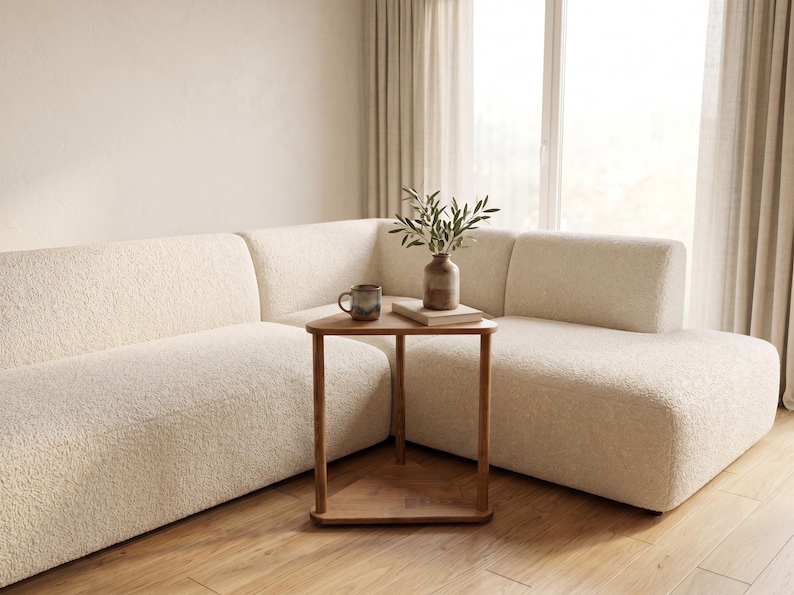 Dreieckiger Beistelltisch aus Massivholz mit Ablage, moderner Sofa-Beistelltisch, organisch geformter Akzenttisch für kleine Räume Bild 10