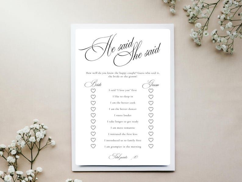 Puede incluir: Una tarjeta de juego de boda rectangular blanca titulada He said She said en elegante letra negra. La tarjeta presenta una lista de afirmaciones con casillas de verificaci&oacute;n en forma de coraz&oacute;n para Bride y Groom, incluyendo I said I love you first.