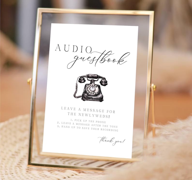 K&ouml;nnte beinhalten: Ein gerahmtes Schild mit den Worten "Audio G&auml;stebuch" in eleganter Schrift. Darunter ist eine Vintage-Telefon-Illustration zentriert. Anweisungen sind darunter aufgef&uuml;hrt, mit einem "Danke!" am unteren Rand.