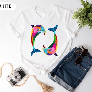 Dolphin T-Shirt, Dolphin Lover Shirt, Dolphin Gift, Dolphin T-shirt, Gifts for Dolphin Lovers, Retro Vintage, Sea Mammal, Animal Lovers, Tee