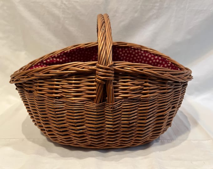 Vintage Wicker Woven Sturdy Lined Picnic Basket With Handle 16x10 Inches