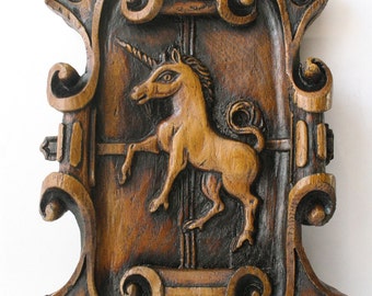 Enhörning, medeltida reproduktion av katedralsnideri.