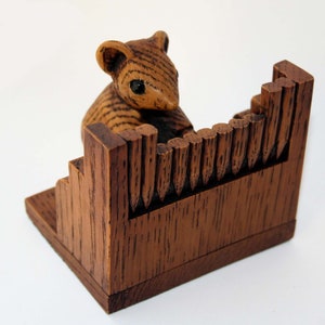 Hand Carved Church Mouse Vicar Ornament Pulpit Bible Gift Hand Carved Church Mouse Vicar Pulpit Ornament - Unique Wooden Bible Cathedral Gift (UK Made) Church Mouse Ornament - Foto 4