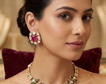 Collana girocollo con orecchini a perno in moissanite Kundan, gioiello artigianale realizzato a mano.