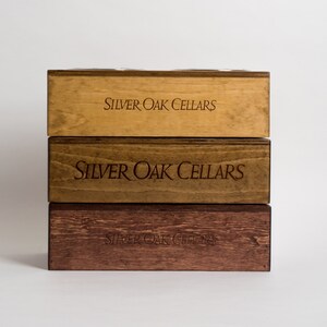 Small Silver Oak Wine Crate Pet Feeder, Choice of Finish Bild 5