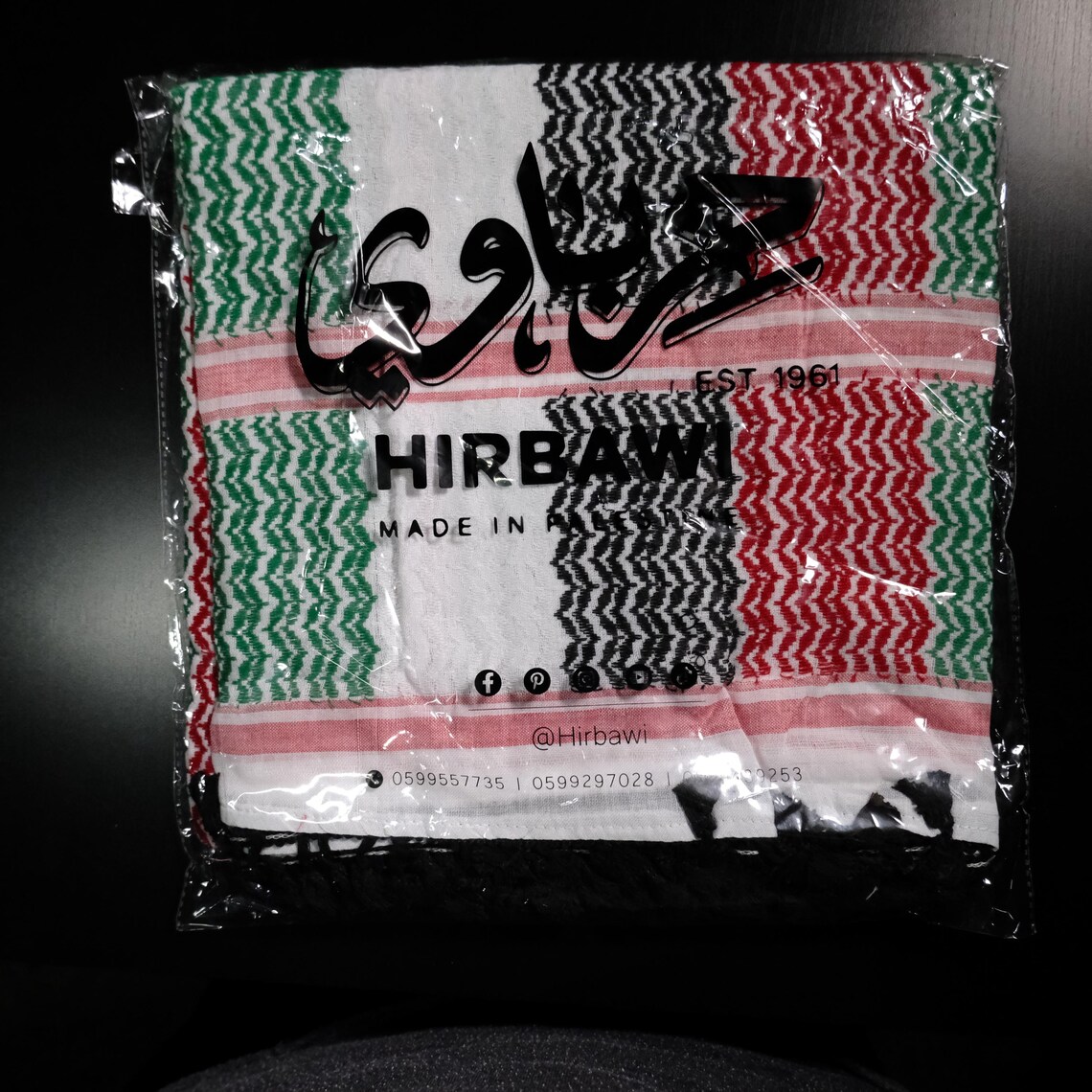 كوفية حرية ملوّنة أصلية مصنوعة في فلسطين بنقشة تراثية وشرّابات يدوية (2)