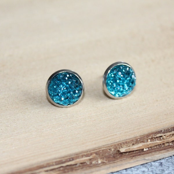 boucles d'oreille, sur tige, clou d'oreille, petite, acier inoxydable, cabochon, fait au Québec, aqua, bijoux brillants, bijou enfants, chic