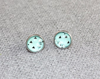 boucles d'oreille sur tige, clou d'oreille, petite boucle d'oreille, acier inoxydable, cabochon, fait au Québec, vert menthe, triangle