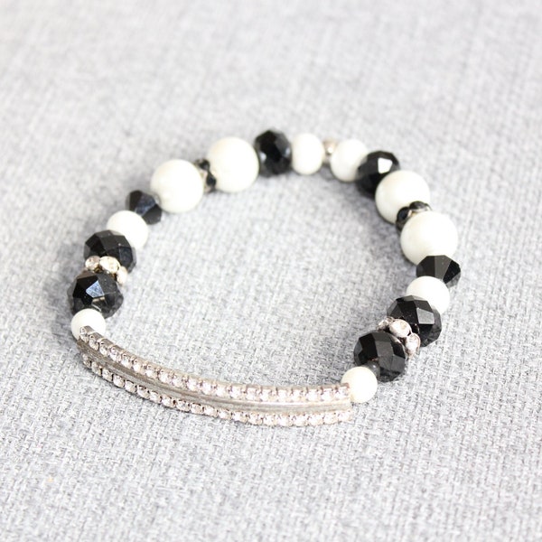 bracelet chic, élastique, perle blanche, cristaux noir, mariage,classique, noir et blanc, petit diamant, strass, wedding, bijou fantaisie