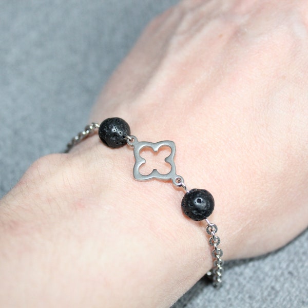 bracelet minimaliste, bracelet quatrefoil, trèfle 4 feuilles, pierres de lave, bracelet diffuseur, chaine délicate, acier inoxydable