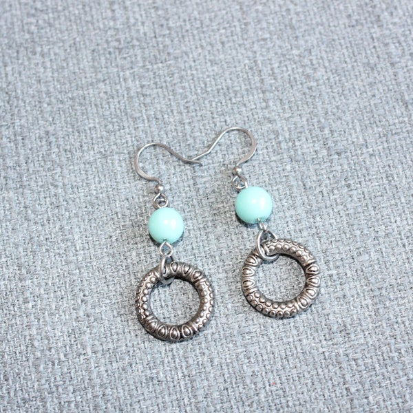 Boucles d'oreilles, fantaisie, perle, turquoise, couleur menthe, chic, classique, fancy, cadeau femme, fait au Québec, bijou anneau, noel