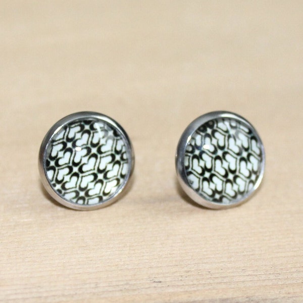 bijoux femme, boucles d'oreilles, femme, clou d'oreille, petit coeur, noir, blanc, cabochon, Québec, géométrique, stud, puces oreilles, clou