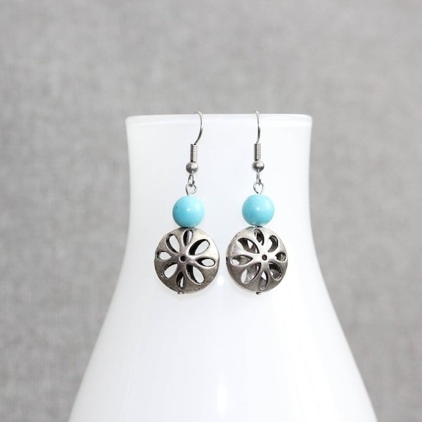 Boucle d'oreille, turquoise, bijou femme, femme, bijoux québécois, fleur, fleuri, pendante, motif fleuri, boucles doreilles minimaliste