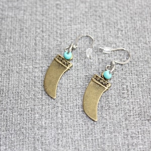 boucles d&#39;oreilles corne, dent de requin, boucles d&#39;oreille pendante, tribal, fait au Québec, bohème, earrings, turquoise noir rouge bleu