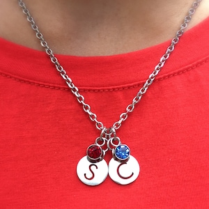 collier, pierre de naissance, bijou naissance, acier inoxydable, cadeau mamie, cadeau maman, collier personnalisé, mois naissance, lettres