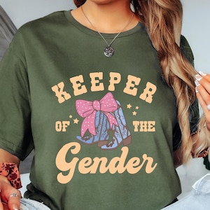 Boots or Bow Western Keeper of the Gender Shirt, Rodeo Gender Reveal T-shirt, Gender Keeper Family Gift, Bull or Heifer Aunt Baby Shower Tee