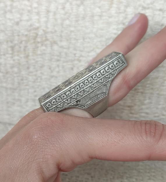 Large rectangle antique Tuareg ring with chevron … - image 11