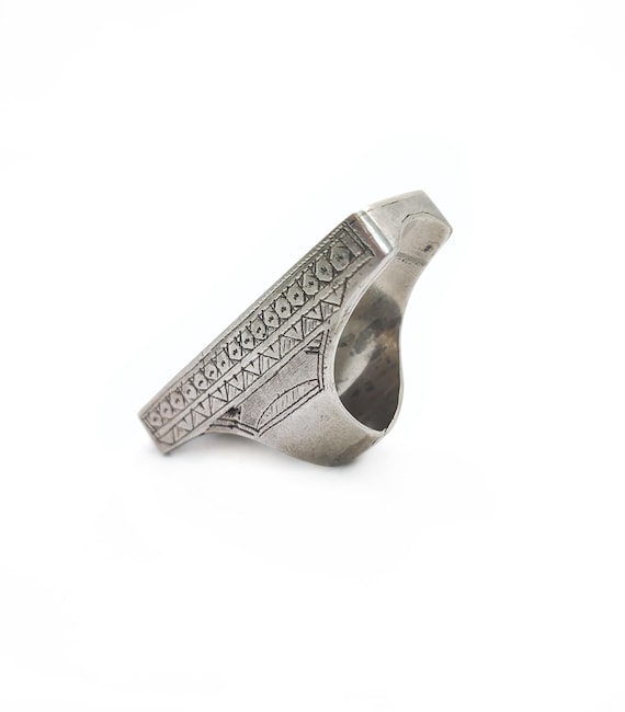 Large rectangle antique Tuareg ring with chevron … - image 6