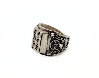Vintage silver Amazigh ring square silver Berber ring size 8 Morocco tribal silver jewelry