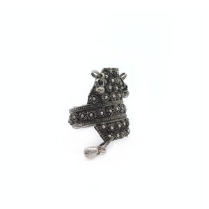Antique Yemeni silver ring, large silver ring with small pendants Yemen old ethnic size 9