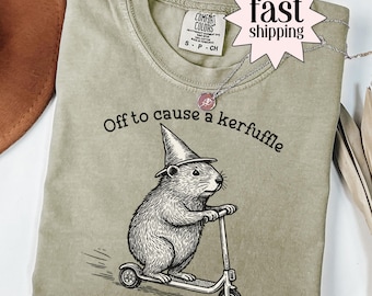 Camiseta "Off To Cause A Kerfuffle" da Comfort Colors, camiseta engraçada com estampa de marmota e scooter, camiseta divertida com estampa de animal para saúde mental, camiseta sarcástica para adultos.