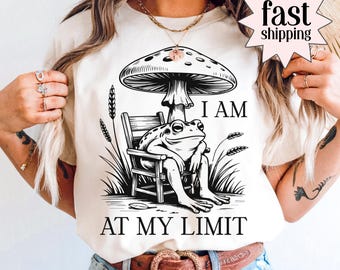 Camiseta divertida de rana y sapo con colores cómodos. Camiseta con frase sarcástica "Salud mental al límite". Camiseta con humor para adultos. Meme de rana. Caos. Estoy bien. Está bien.