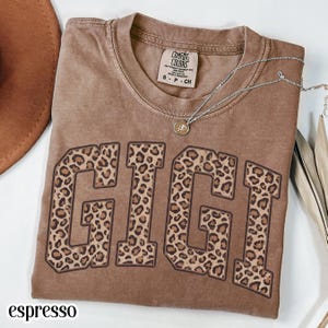 Komfortfärger Leopard Gigi-skjorta Mors dag Mormor T-shirt Retro Nana T-shirt Gåva till Gigi från barn Mamma Vild gepardtryck Djur T-shirt