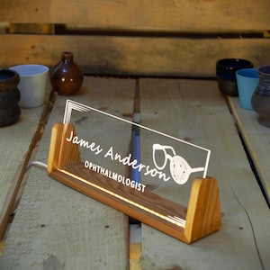 Personalized Ophthalmologist Desk Light: Custom LED Acrylic Doctor Sign