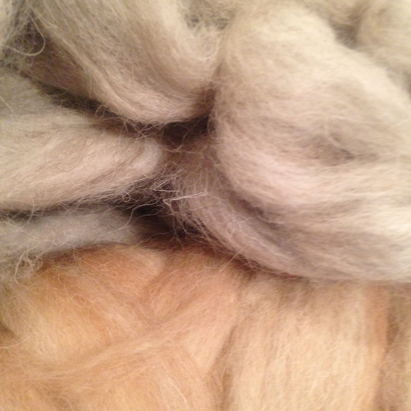 100% Wool Fleece - Spinning Fiber - Lt Grey and Lt Camel Unspun Wool - Net Weight 1 Ounce (28) Grams - Vintage Craft and Weaving Roving