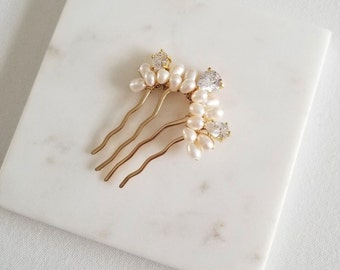 Small Bridal Hair Comb, Freshwater Pearl Wedding Hair Comb, Cubic Zirconia Freshwater Pearl Hair Comb for Bride