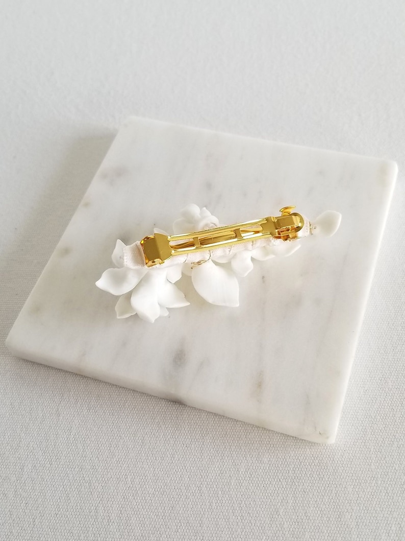 Clip de pelo de boda flores de porcelana, barrette de pelo de boda floral pequeño, clip de pelo nupcial de flor de arcilla imagen 3