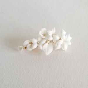 Clip de pelo de boda flores de porcelana, barrette de pelo de boda floral pequeño, clip de pelo nupcial de flor de arcilla imagen 5