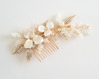 Freshwater Pearl Gold Wedding Hair Comb, Keshi Pearl Floral Bridal Headpiece, Gold Crystal Comb for Bride