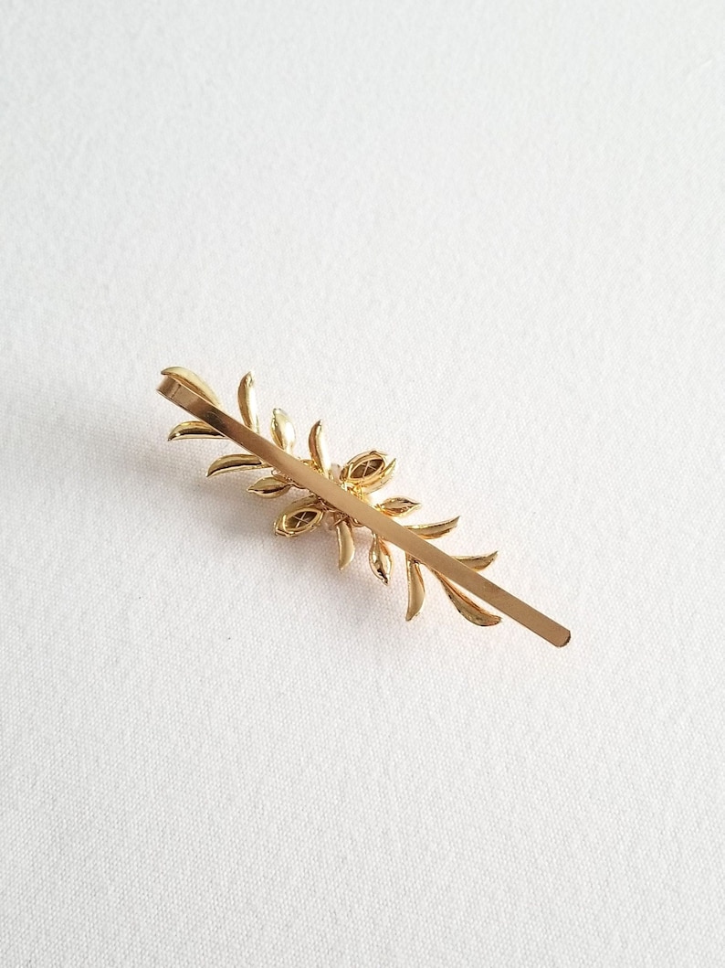 Gold Leaf Wedding Hair Clip with Pearls, Small Wedding Hair Accessory, CZ Bridal Side Hair Clip, CZ Freshwater Pearl Wedding Bobby Pin image 6