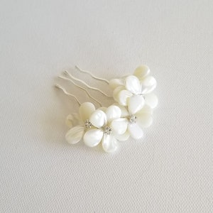 Mother Of Pearl Bridal Hair Comb, Floral Wedding Hair Comb, Shell Petal Flowers Bridal Hair Accessory