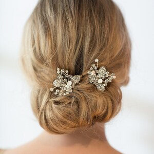 Épingles à cheveux de mariage en cristal et perles d'eau douce, Épingles à cheveux de mariée florales argentées avec perles image 1