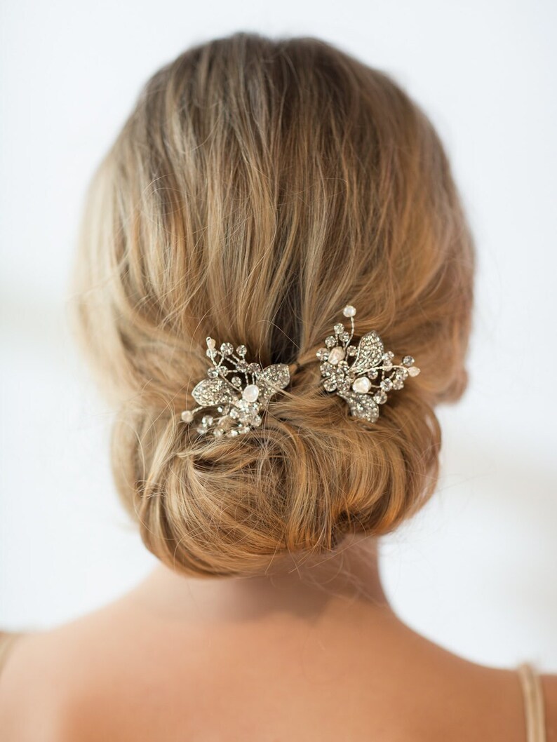 Épingles à cheveux de mariage en cristal et perles d'eau douce, Épingles à cheveux de mariée florales argentées avec perles image 1