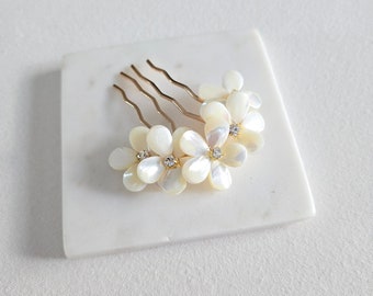 Mother Of Pearl Bridal Hair Comb, Floral Wedding Hair Comb, Shell Petal Flowers Bridal Hair Accessory