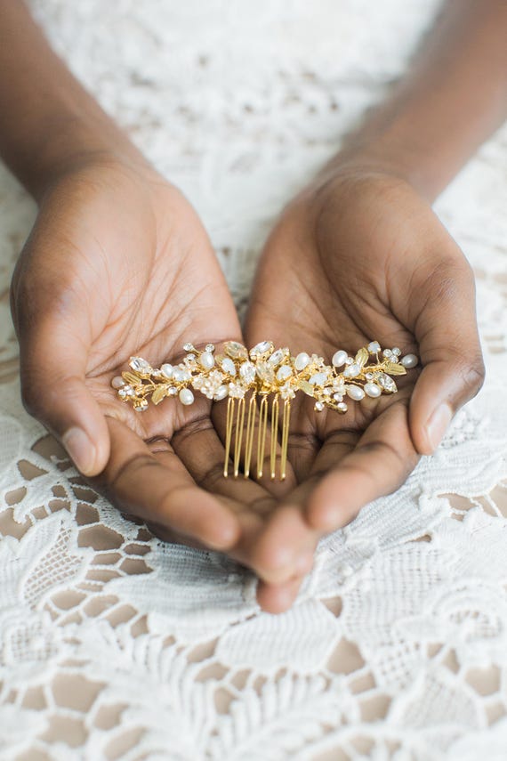 Gold Wedding Hair Comb, Gold White Opal Hair Comb, Wedding  display picture 1