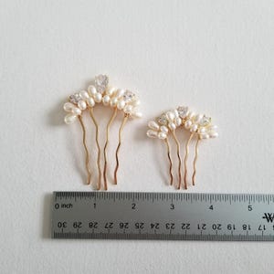 Peineta pequeña para el cabello de novia, perla de agua dulce, accesorio para el cabello de circonita cúbica para la novia imagen 2